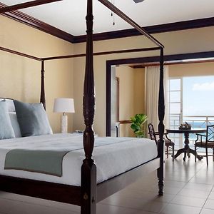 Royal Monarch Oceanfront Butler Suite
